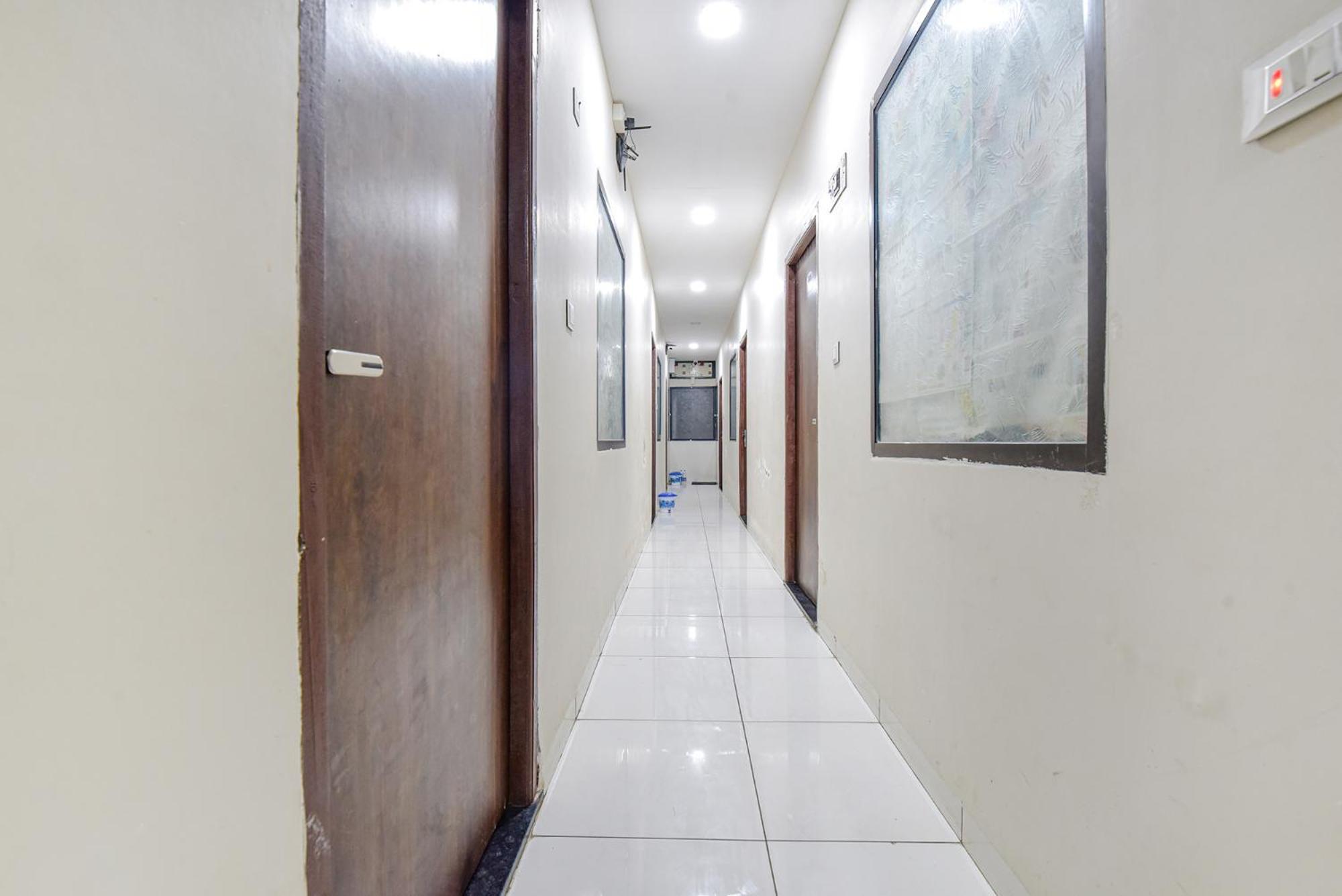 Fabexpress Devani Palace Ujjain Exterior foto